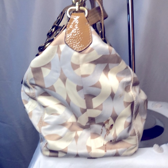 COACH Leather and Sateen Signature Audrey Chainlink Ivory Ivory Beige handbag. - Picture 7 of 16